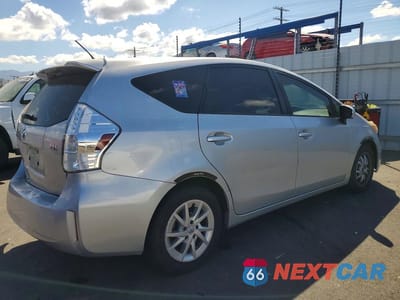 Trzecie zdjęcie samochodu z tyłu: 2013 TOYOTA PRIUS V THREE VIN:JTDZN3EU1D3197433 - miniatura