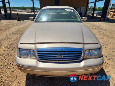 Piąte zdjęcie samochodu w środku: 1998 FORD CROWN VICTORIA LX VIN:2FAFP74W5WX179374 - miniatura