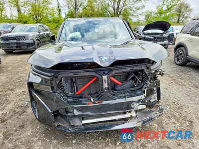 Piąte zdjęcie samochodu w środku: 2025 BMW XM VIN:5YM23CS03S9Z60059 - miniatura