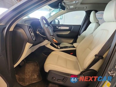 Zdjęcie 7 z 12 samochodu: 2021 VOLVO XC40 T5 MOMENTUM VIN:YV4162UK8M2409381 - miniatura