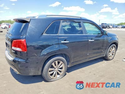 Trzecie zdjęcie samochodu z tyłu: 2011 KIA SORENTO SX VIN:5XYKW4A2XBG112168 - miniatura