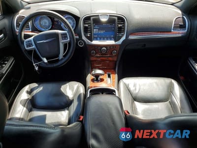 Zdjęcie 8 z 12 samochodu: 2014 CHRYSLER 300 VIN:2C3CCAAG4EH132594 - miniatura