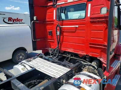 Zdjęcie 6 z 10 samochodu: 2022 VOLVO VNR SEMI TRUCK VIN:4V4WC9EG9NN301781 - miniatura