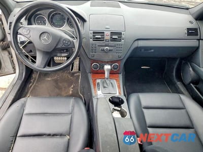 Zdjęcie 8 z 12 samochodu: 2010 MERCEDES-BENZ C 300 4MATIC VIN:WDDGF8BB9AR100580 - miniatura