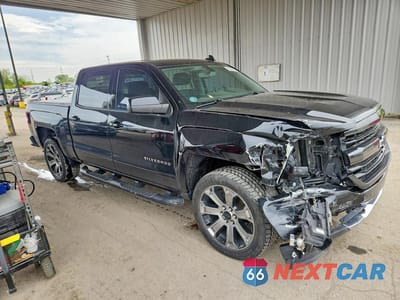 Czwarte zdjęcie samochodu z boku: 2017 CHEVROLET SILVERADO K1500 LT VIN:3GCUKREC6HG420016 - miniatura