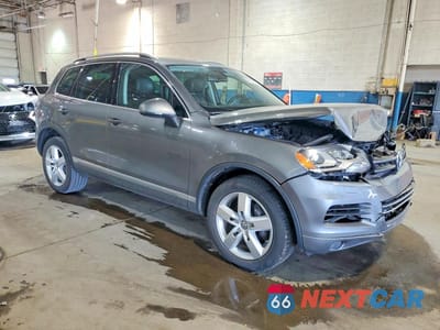 Czwarte zdjęcie samochodu z boku: 2014 VOLKSWAGEN TOUAREG V6 TDI VIN:WVGEP9BP4ED012132 - miniatura