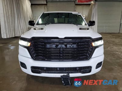 Piąte zdjęcie samochodu w środku: 2025 RAM 1500 LARAMIE VIN:1C6SRFJP2SN737095 - miniatura