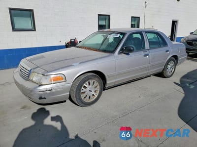 2004 FORD CROWN VICTORIA 2FAFP74WX4X132158 - główne zdjęcie licytacji z USA - miniatura