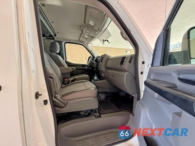 Piąte zdjęcie samochodu w środku: 2018 NISSAN NV 1500 S VIN:1N6BF0KMXJN800765 - miniatura