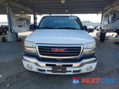 Piąte zdjęcie samochodu w środku: 2005 GMC SIERRA C2500 HEAVY DUTY VIN:1GTHC23UX5F838609 - miniatura