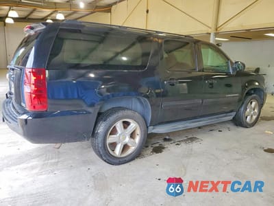 Trzecie zdjęcie samochodu z tyłu: 2011 CHEVROLET SUBURBAN K1500 LT VIN:1GNSKJE37BR189943 - miniatura