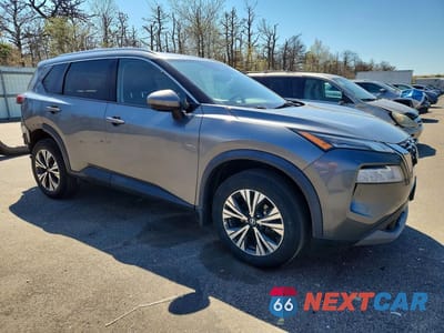 Czwarte zdjęcie samochodu z boku: 2021 NISSAN ROGUE SV VIN:5N1AT3BB7MC702649 - miniatura