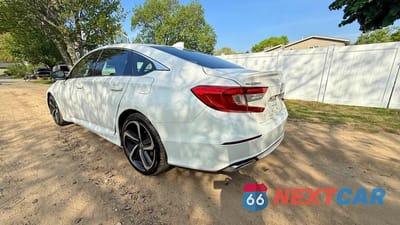 Trzecie zdjęcie samochodu z tyłu: 2018 HONDA ACCORD SPORT VIN:1HGCV1F32JA095311 - miniatura