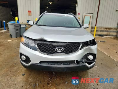 Piąte zdjęcie samochodu w środku: 2013 KIA SORENTO EX VIN:5XYKUDA26DG319536 - miniatura