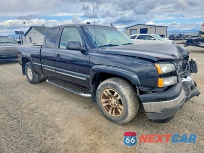 Czwarte zdjęcie samochodu z boku: 2005 CHEVROLET SILVERADO K1500 VIN:1GCEK19B15E296425 - miniatura
