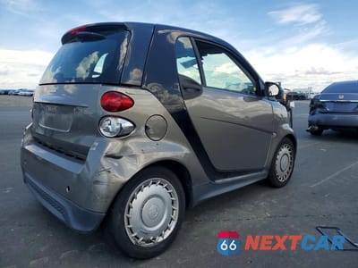 Trzecie zdjęcie samochodu z tyłu: 2013 SMART FORTWO PURE VIN:WMEEJ3BA6DK613892 - miniatura