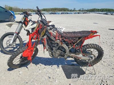 Trzecie zdjęcie samochodu z tyłu: 2022 HONDA CRF250 R VIN:JH2ME1231NK402726 - miniatura