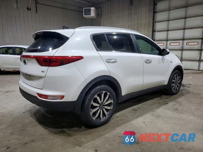 Trzecie zdjęcie samochodu z tyłu: 2017 KIA SPORTAGE EX VIN:KNDPNCAC1H7154097 - miniatura