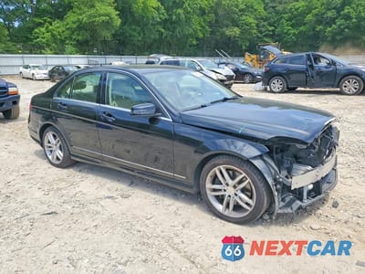 Czwarte zdjęcie samochodu z boku: 2014 MERCEDES-BENZ C 300 4MATIC VIN:WDDGF8AB8EA933406 - miniatura