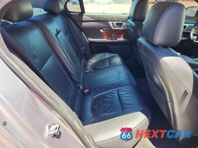 Zdjęcie 10 z 12 samochodu: 2014 JAGUAR XF VIN:SAJWA0ES8EPU09283 - miniatura