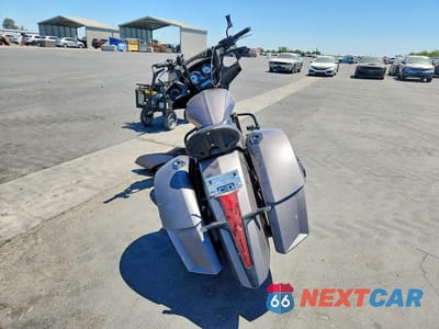 Czwarte zdjęcie samochodu z boku: 2016 VICTORY CROSS COUNTRY VIN:5VPDB36N7G3051067 - miniatura