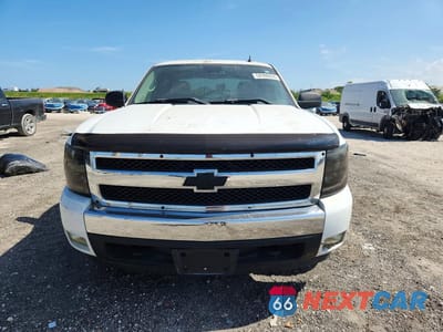 Piąte zdjęcie samochodu w środku: 2008 CHEVROLET SILVERADO C1500 VIN:2GCEC130X81125781 - miniatura
