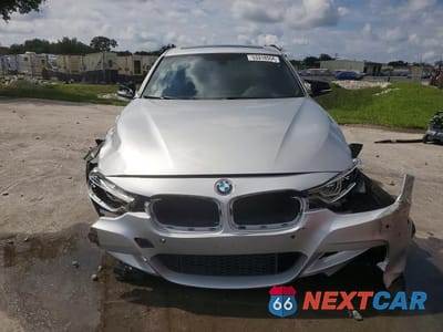 Piąte zdjęcie samochodu w środku: 2017 BMW 340XI VIN:WBA8B3G52HNU35372 - miniatura
