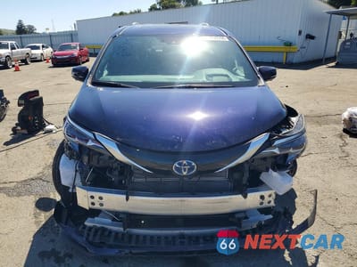 Piąte zdjęcie samochodu w środku: 2025 TOYOTA SIENNA PLATINUM 7-PASSENGER VIN:5TDESKFC3SS226580 - miniatura