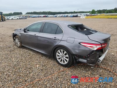Drugie zdjęcie samochodu z przodu: 2018 TOYOTA CAMRY LE VIN:4T1B11HK9JU635032 - miniatura