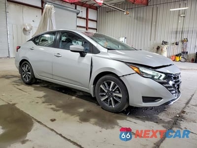 Czwarte zdjęcie samochodu z boku: 2025 NISSAN VERSA SV VIN:3N1CN8EV4SL889590 - miniatura