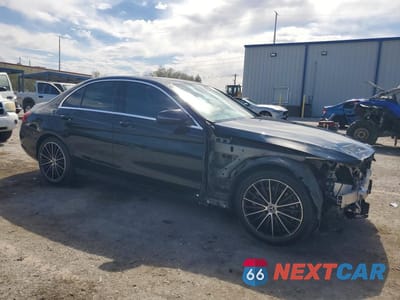 Czwarte zdjęcie samochodu z boku: 2019 MERCEDES-BENZ C 300 VIN:55SWF8DB2KU322385 - miniatura