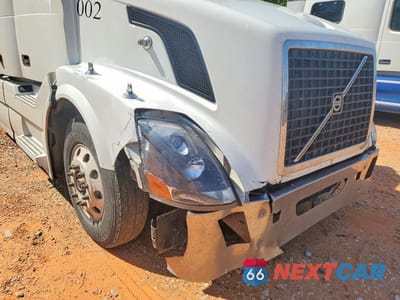 Zdjęcie 9 z 10 samochodu: 2007 VOLVO VNL SEMI TRUCK VIN:4V4NC9TG47N440704 - miniatura