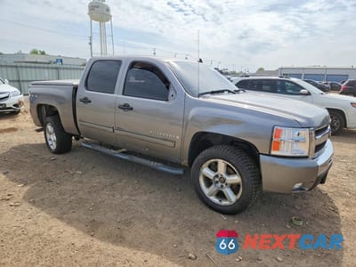 Czwarte zdjęcie samochodu z boku: 2009 CHEVROLET SILVERADO K1500 LT VIN:3GCEK233X9G182803 - miniatura
