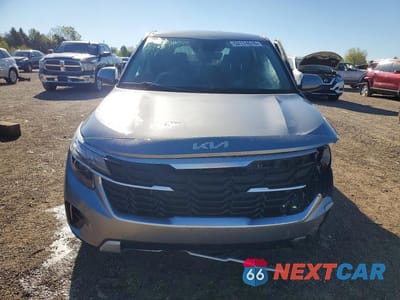 Piąte zdjęcie samochodu w środku: 2024 KIA SELTOS LX VIN:KNDEPCAA0R7647951 - miniatura