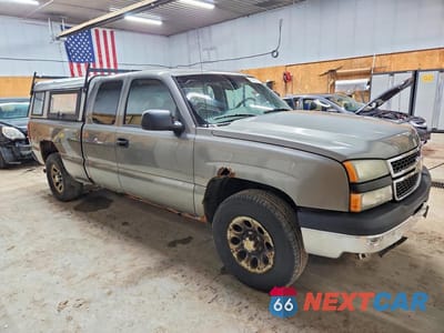 Czwarte zdjęcie samochodu z boku: 2006 CHEVROLET SILVERADO K1500 VIN:1GCEK19Z66Z298629 - miniatura