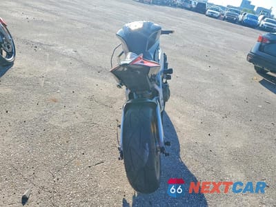 Czwarte zdjęcie samochodu z boku: 2012 APRILIA RSV4 R-FACTORY VIN:ZD4RKU004CS001707 - miniatura