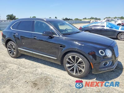 Czwarte zdjęcie samochodu z boku: 2017 BENTLEY BENTAYGA VIN:SJAAC2ZV5HC016003 - miniatura