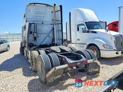 Trzecie zdjęcie samochodu z tyłu: 2023 VOLVO VN VNL VIN:4V4NC9EH5PN619551 - miniatura