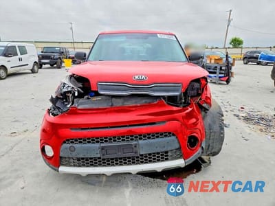 Piąte zdjęcie samochodu w środku: 2017 KIA SOUL + VIN:KNDJP3A50H7466185 - miniatura