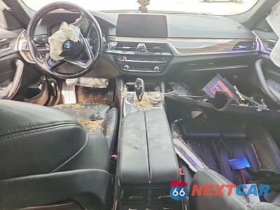 Zdjęcie 8 z 12 samochodu: 2019 BMW 530 XI VIN:WBAJA7C54KG911621 - miniatura