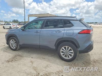 Drugie zdjęcie samochodu z przodu: 2022 TOYOTA COROLLA CROSS LE VIN:7MUCAAAG0NV030704 - miniatura