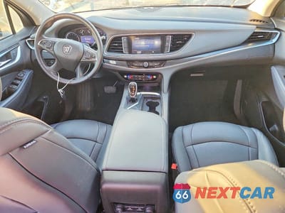 Zdjęcie 8 z 13 samochodu: 2021 BUICK ENCLAVE ESSENCE VIN:5GAERBKW3MJ262105 - miniatura