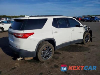 Trzecie zdjęcie samochodu z tyłu: 2021 CHEVROLET TRAVERSE RS VIN:1GNERJKW0MJ166447 - miniatura