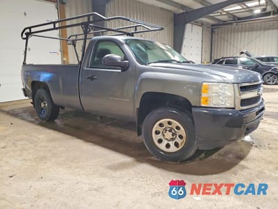 Czwarte zdjęcie samochodu z boku: 2011 CHEVROLET SILVERADO K1500 VIN:1GCNKPEX4BZ236504 - miniatura
