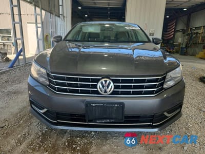 Piąte zdjęcie samochodu w środku: 2019 VOLKSWAGEN PASSAT WOLFSBURG VIN:1VWLA7A34KC002702 - miniatura