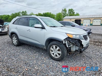 Czwarte zdjęcie samochodu z boku: 2013 KIA SORENTO LX VIN:5XYKTCA63DG400607 - miniatura