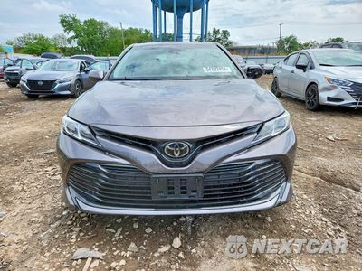 Piąte zdjęcie samochodu w środku: 2018 TOYOTA CAMRY LE VIN:4T1B11HK1JU107789 - miniatura