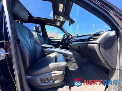 Piąte zdjęcie samochodu w środku: 2018 BMW X5 XDR40E VIN:5UXKT0C52J0V98972 - miniatura
