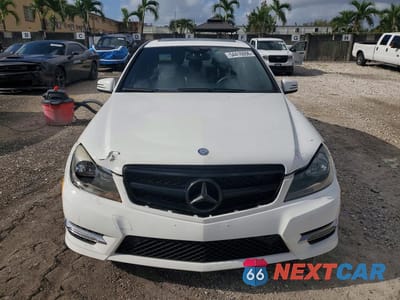 Piąte zdjęcie samochodu w środku: 2013 MERCEDES-BENZ C 300 4MATIC VIN:WDDGF8AB9DR242451 - miniatura