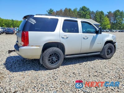 Trzecie zdjęcie samochodu z tyłu: 2011 GMC YUKON SLE VIN:1GKS2AE00BR267613 - miniatura